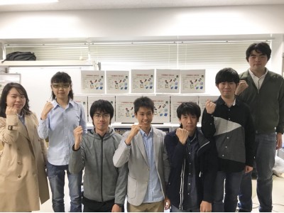 「都市鉱山発掘プロジェクト」を学生・銀行・企業の協同で開始。千葉大生が手づくりした小型家電回収BOXを、京葉銀行の窓口に設置。