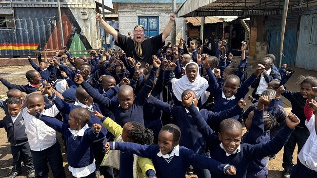 ハルク財団、ケニア・キベラスラムの子ども100人を修学旅行へ招待