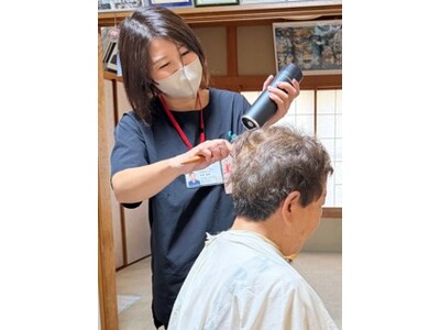 【敬老の日の新しい贈り物】 モノではなく「心が豊かになる体験」を。要介護高齢者向け「訪問理美容ギフト」初回限定特別キャンペーンを8月よりスタート！