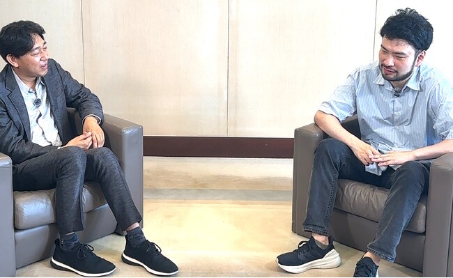 笑いあり、驚きあり　社会派の旗手・塩田武士 × 直木賞作家・小川哲