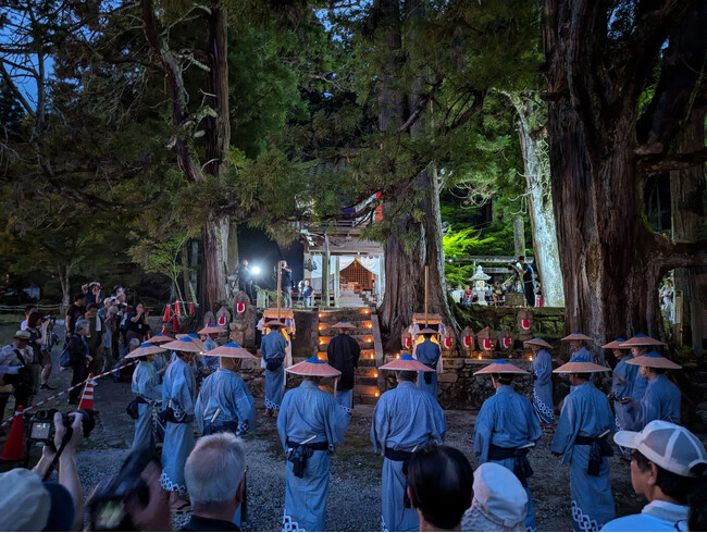 ユネスコ無形文化遺産「綾渡の夜念仏と盆踊」見学バスツアーを実施します