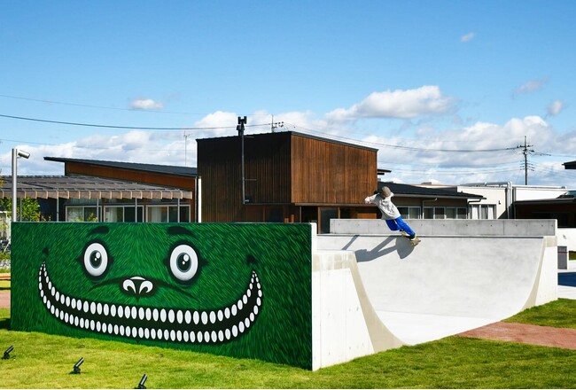 スケートパーク併設の高齢者施設が誕生!栗林荘がまちにひらかれた居場所と…