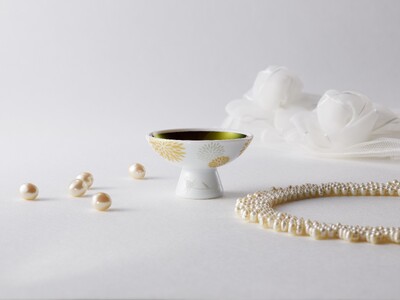 夏の訪れを告げる「紅花」をモチーフにしたお猪口型コスメ「小町紅 咲季」を2026年6月5日に発売