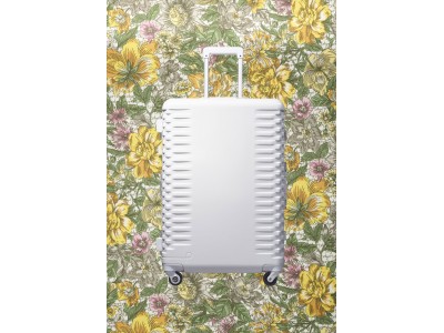 プロテカより、リバティ・プリントの内装を採用した限定の純白スーツケース発売