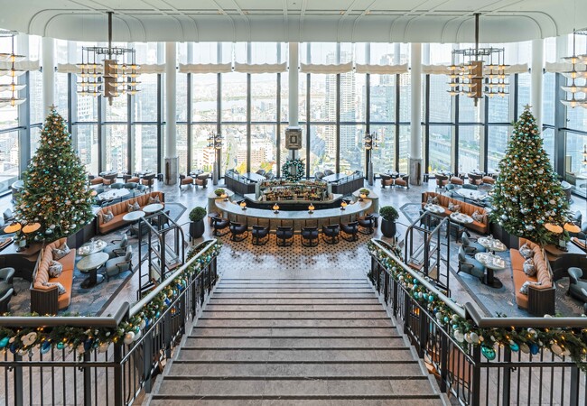 ウォルドーフ・アストリア大阪 輝きを纏う伝説の鳥が祝福する、ニューヨークのホリデー「ア・レガシー・オブ・エレガンス」 ピーコック・アレーにて開催