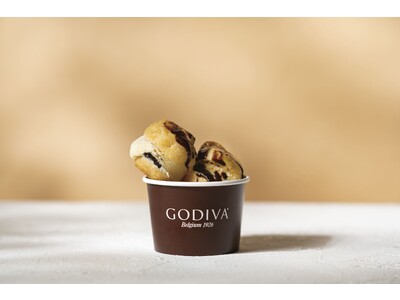 シューアイスにゴディバのチョコレートソースをかけて楽しむ、夏の新メニュー　ゴディバカフェ「プロフィットロール」新発売