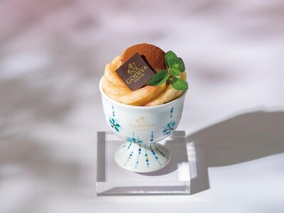 贅をきわめたパフェが誕生！GODIVA cafe「桃と小松大麦のチョコレートパフェ～オリジナル九谷焼の器で～」