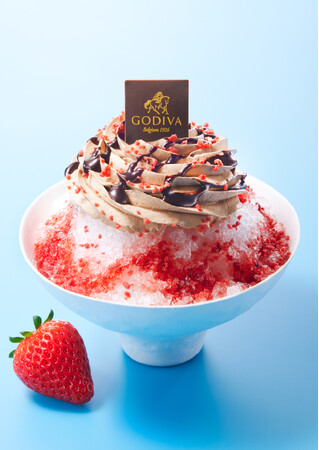 ストロベリーのゼリーが入った、スイーツのようなかき氷！ ゴディバ「かき氷 ストロベリー＆チョコレート」