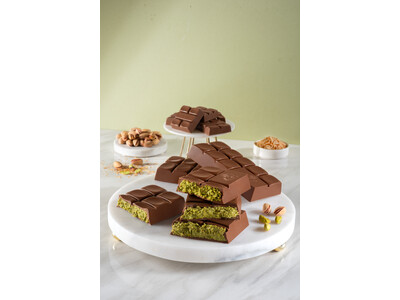 ドバイチョコレートにインスパイアされた、タブレットチョコレート登場！！　ゴディバ「ミルクチョコレートタブレット ピスタチオ＆クリスピーカダイフ」
