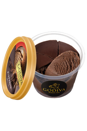 ゴディバ特製のパリッとしたチョコレートを贅沢にコーティング! ゴディバ カップアイス「ダーク チョコレート」、「ダブルベリー チーズケーキ」登場