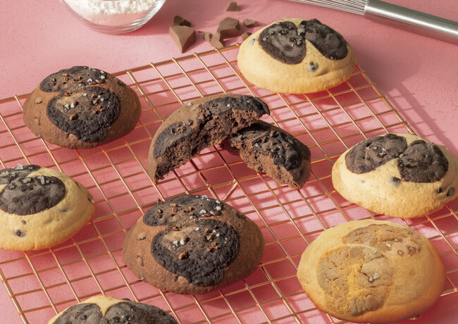 “LOVE”をテーマにした新しいハピネスの形をお届けする、ゴディバとamily コラボレーション企画！　ゴディバ「チアフルチョコチップクッキー」発売