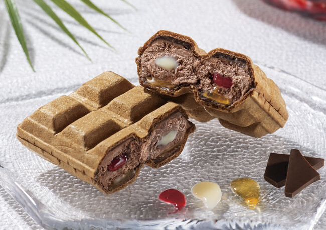 ベルギー産チョコレートと『南国白くま』のおいしさがひとつに。ワンハンドで楽しめる最中アイスで登場！ゴディバ「南国白くま最中 チョコレート」