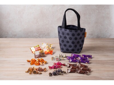 ブラックのオリジナルバッグにチョコレートや焼き菓子を詰め合わせたセット！ゴディバ「2026 ブラックフライデー ハッピーバッグ」