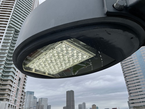 道路を支える光：LED道路灯が描く新時代の安全性