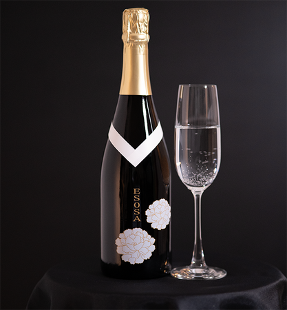 老舗酒蔵とコラボ開発！新しいスパークリング日本酒“ESOSA” をリリース
