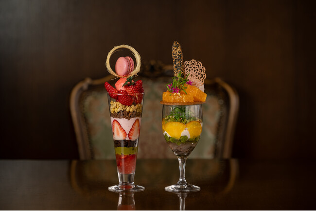 ホテルニューアカオ、敷地内カフェ「花の妖精」に春の主役級パフェ2種が登場