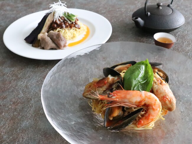 秋に愉しむホテルの冷やし麺「海鮮とトマトの冷製和え麺」「秋茄子と和牛サーロインのピリ辛和え麺」９月1日～10月31日