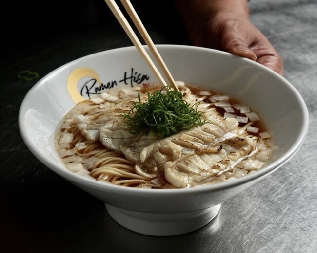 【Ramen HISA】やま幸のマグロ、尾崎牛、トラフグがラーメンに!国際美食アワードで高い評価を獲得するドバイの日本料理店「崇寿 TakaHisa」が“プレミアムラーメン”専門店をオープン!