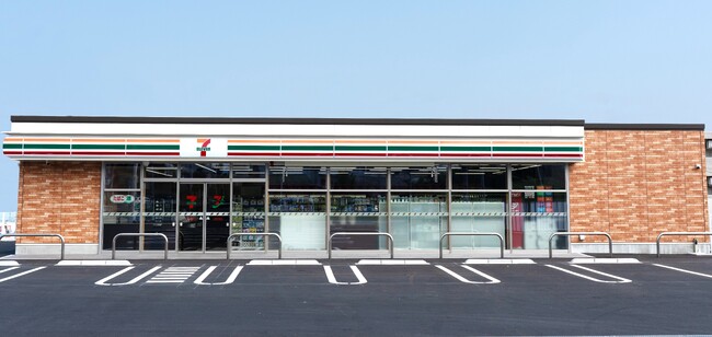 資源循環を目指した最新型の環境配慮店舗　国産木材を100%使用した「セブン‐イレブン四国中央中曽根町店」がオープン