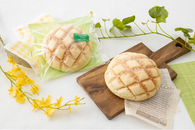 セブン‐イレブン定番のメロンパンをリニューアル！現行品より生地量10％増量の「ふんわりしっとりメロンパン」を10月13日（火）より順次発売