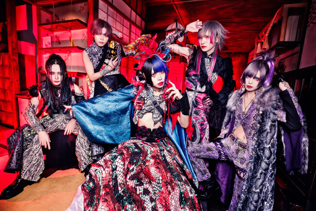 ヴィジュアル系バンド『0.1gの誤算』のライブフォトがセブン‐イレブン店内マルチコピー機に登場　メモカぴあにて好評販売中！