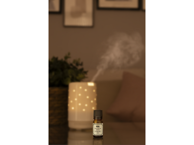 合板製造の端材から生まれた「ヒノキエッセンシャルオイル」～合板工場内で精油生産を本格開始し、SDGsと地域貢献を推進～