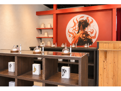 YOKAI JAPAN�A���s�E��O���Perfume Shop���I�[�v�����Ós�̊X���݂ŏo��A����œ��{������Z���V�̌�
