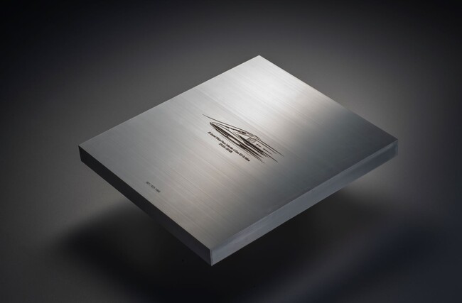 ドクターイエロー再生アルミが特別ケースに！JR東海公式「ドクターイエローT4　引退記念写真集」の特別版が923セット限定で発売！JR東海MARKETなどで予約受付中！