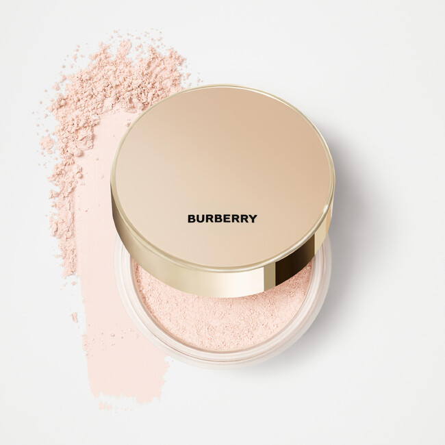 軽やかに、精緻に。バーバリーのクラフツマンシップから生まれた新ルースパウダー