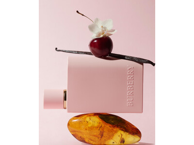 バーバリー ビューティ、 バーバリー ハー パルファム ローンチを祝い咲き誇る桜とともに3か所でのフレグ...