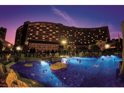 シェラトン・グランデ・トーキョーベイ・ホテル　～プールで楽しくリゾートの夜を！お酒と音楽が同時に楽しめる、“非日常な空間”～「ナイトプール」がオープン！