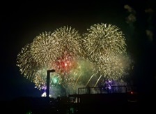 【ふるさと納税】立川市役所屋上で花火大会観覧席を提供