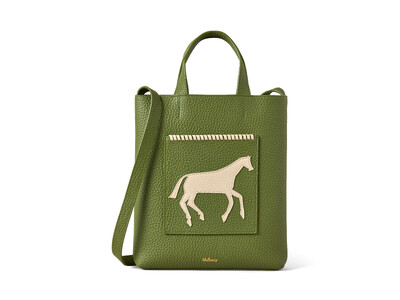 【マルベリー】2026年「Year of the Horse（午年）」を祝うカプセルコレクションを発表