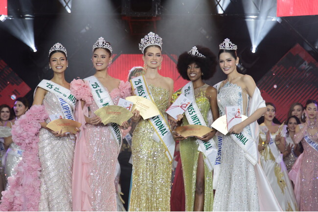 【第63回ミス・インターナショナル世界大会2025】世界一に輝いたのは、コロンビア代表・カタリナ・ドゥケさん! 日本代表・能崎愛さんはミスに1番愛されたミス 「ミス・フレンドシップ」を受賞