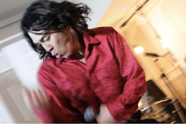音楽が動き出す──“どこへでも行くLIVE”が、身体性を取り戻す時代の実験に