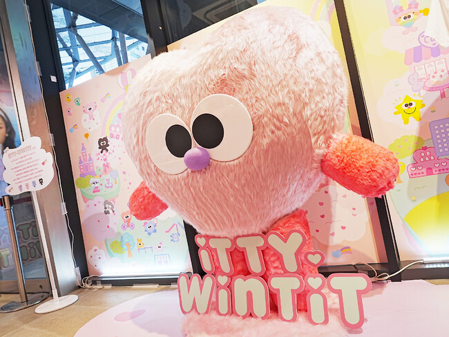 “どんな気持ちでも、毎日毎秒の自分の気持ちを抱きしめる”がコンセプトのキャラクター「ITTY-WINTIT」初となるPOP-UP SHOPが渋谷サクラステージで開催されました！