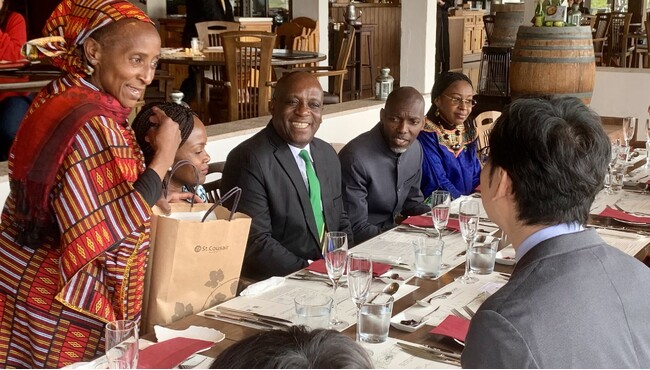 サンクゼールの丘に駐日タンザニア大使夫妻がご来訪。フィデアさんと共に取り組んだ支援活動に感謝状