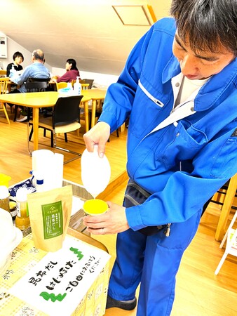 食品工場でもオフィスでも 冷やした「旨味豊かな昆布だし」で対策。暑い夏の水分補給にちょうどいい“ だし を飲む習慣”をご提案