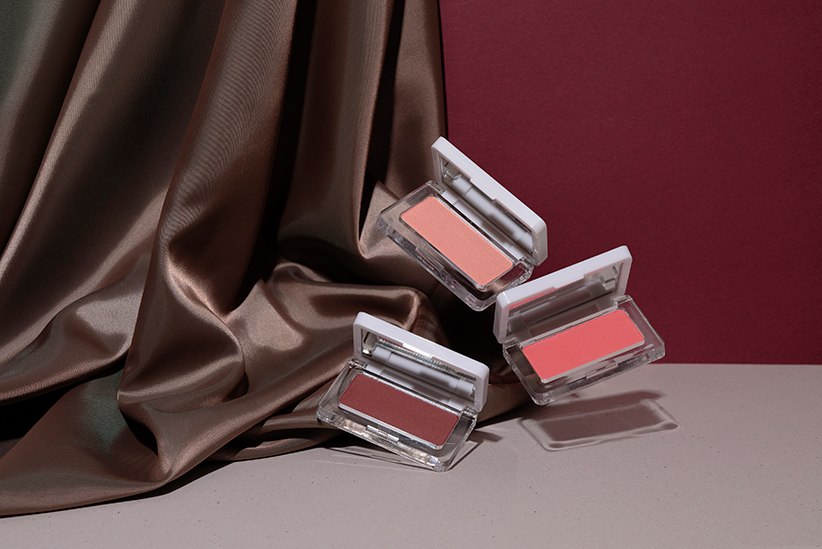 NY 発・メイクアップアーティストが作ったナチュラルカラーコスメブランド rms beauty から、秋冬メイクのエッセンシャルアイテムとなるクリーミーなパウダーチーク3色が登場!