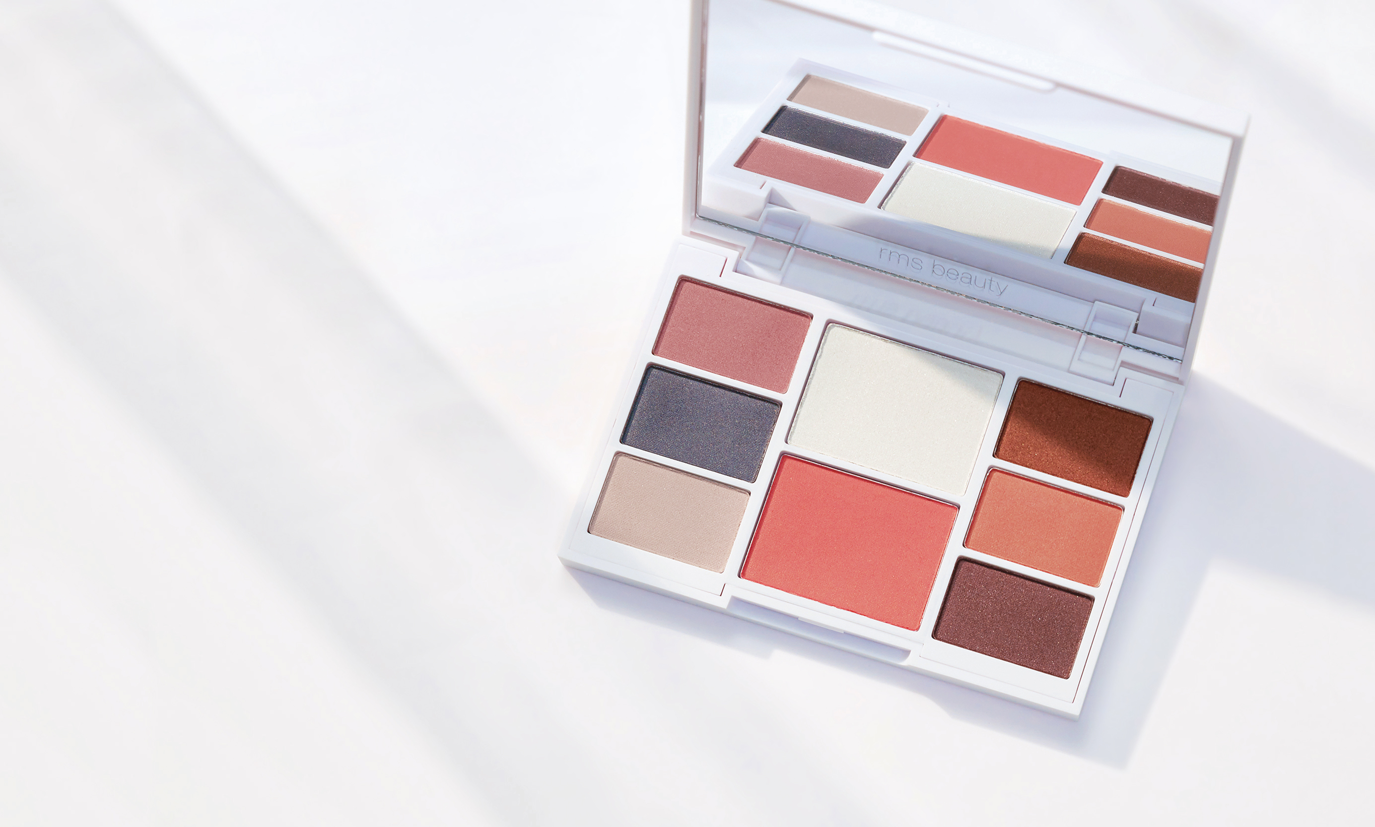 NY 発・メイクアップアーティストが作ったナチュラルカラーコスメブランド rms beauty から、バレンタインをドラマチックに彩るパレットを数量限定で発売!