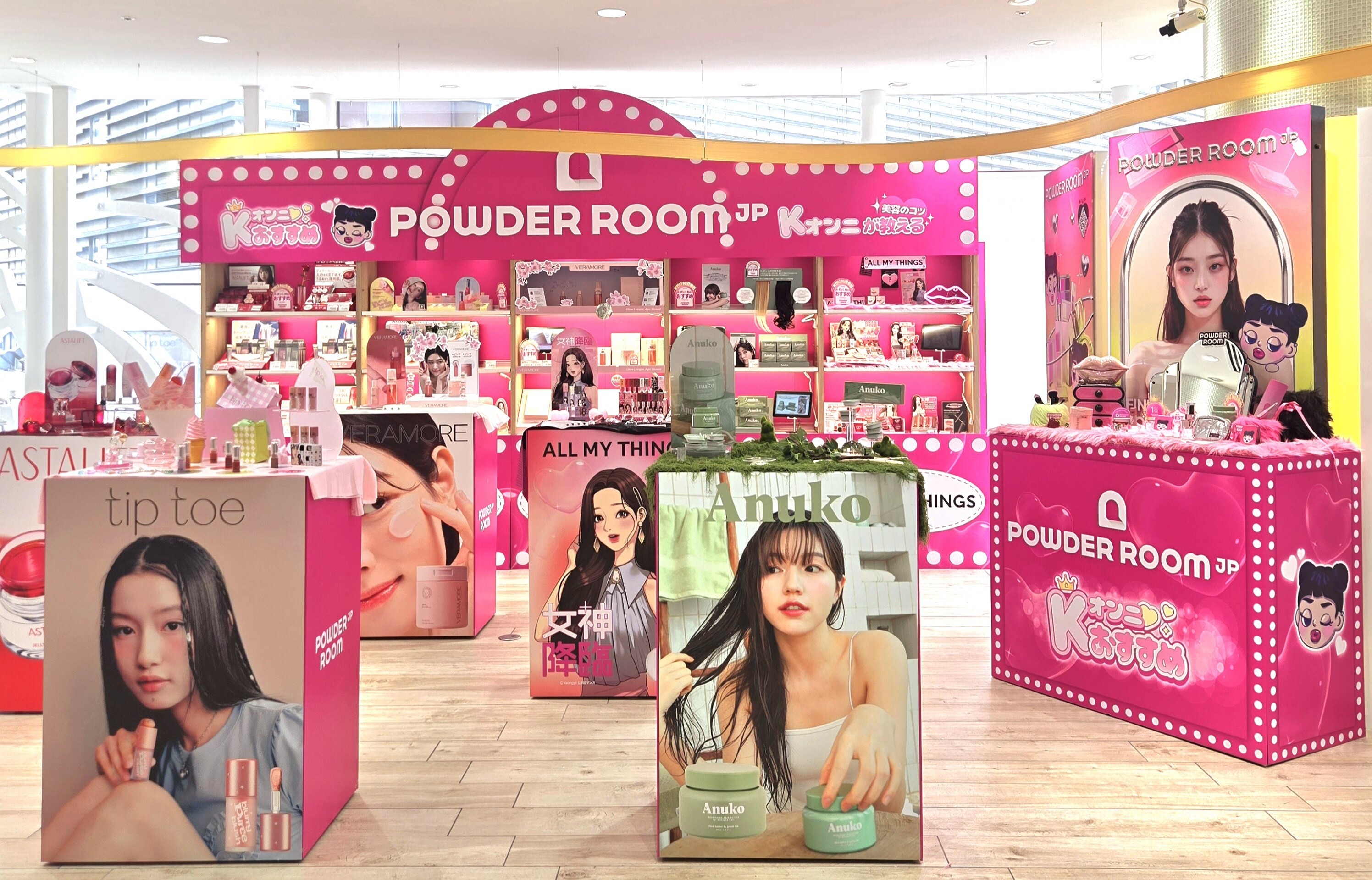パウダールーム、新宿をピンクに染める