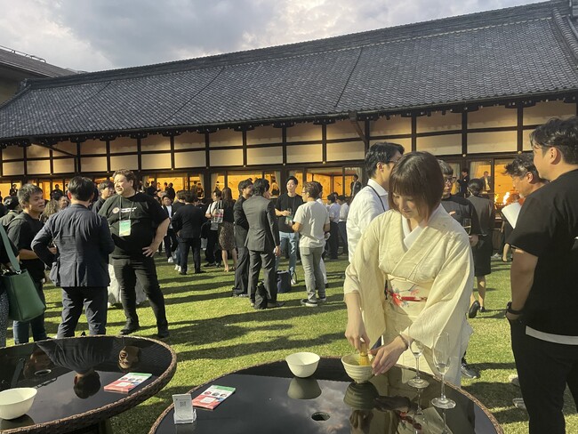 「シャンパンか、抹茶か」学会イベントで「選べるウェルカムドリンク」に抹茶が登場