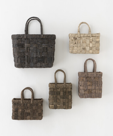 <Y. & SONS>染色した楮(こうぞ)で編まれた籠バッグ『SOSA…
