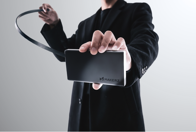 �y���C�J�[�Y�j�㏉�z����莮USB-C�P�[�u�������̔��^���f�����\�B�R���ɂ������o�C���o�b�e���[�r�n�k�h�c�y�ɁA6.8mm���C�����X�ɑ����A���ő̃��o�C���o�b�e���[�̃��C���i�b�v�g�[�ցB