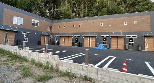 猫とバイク好きのための新築アパート「YOSHITOMI BASE」完成内覧会＆保護猫譲渡会を開催