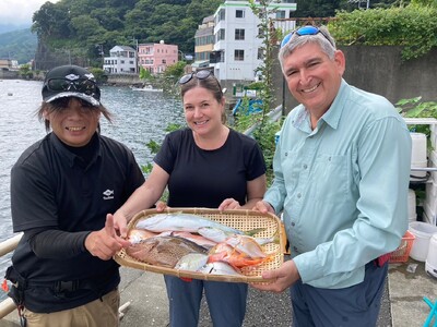 【静岡・沼津】富士山を望む絶景で“釣って食べる”体験!初心者OKのインバウンド向け「ふね釣り&和食ツアー」開始