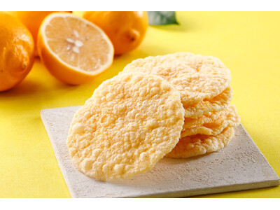 天然えびの甘味に爽やかな香りが特徴の “八丈フルーツレモン”を使用した、初夏を感じさせる「天ぷらせんべい...