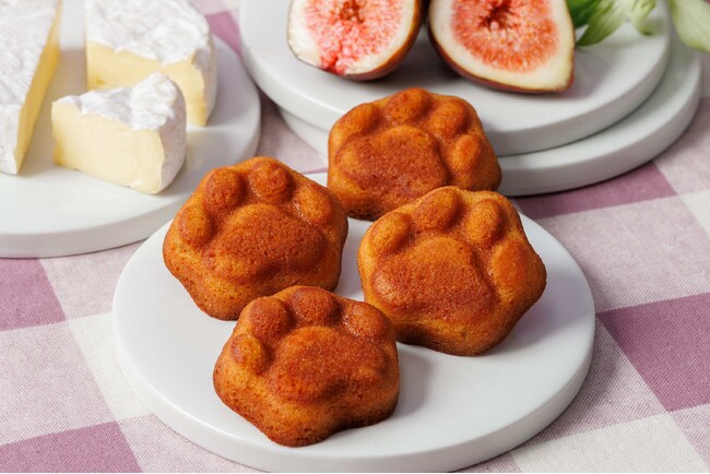 プチプチ弾けるイチジクの食感！大人気の肉球型フィナンシェより期間限定味「フィナンシェ イチジク」が登場。「ネコシェフ」からの贈り物をお楽しみください。