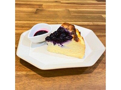 果実ごろごろ×とろける口どけ|ブルーベリー農家直営カフェが贈る「ブルーベリーバスクチーズケーキ」