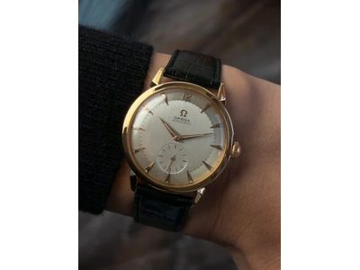 ヴィンテージ時計店「PRINCIPE PRIVE - Epoca d'Oro」に、18Kイエローゴールドケースを採用したOMEGAの自動巻きモデルが入荷。